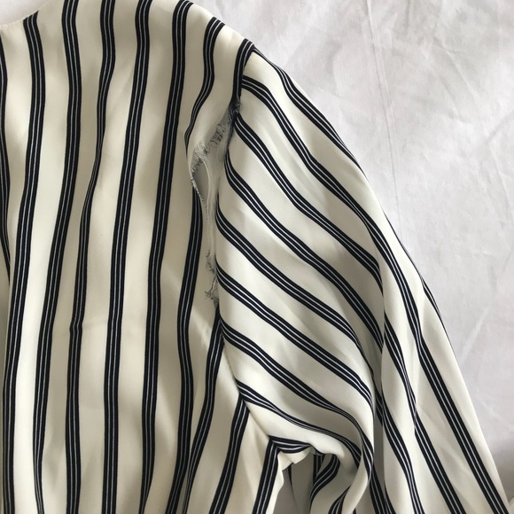 Stripped Romper with front tie - Picture 6 of 7